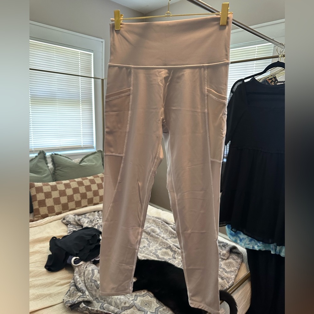 Aerie/OFFLINE Goals White leggings w/pockets